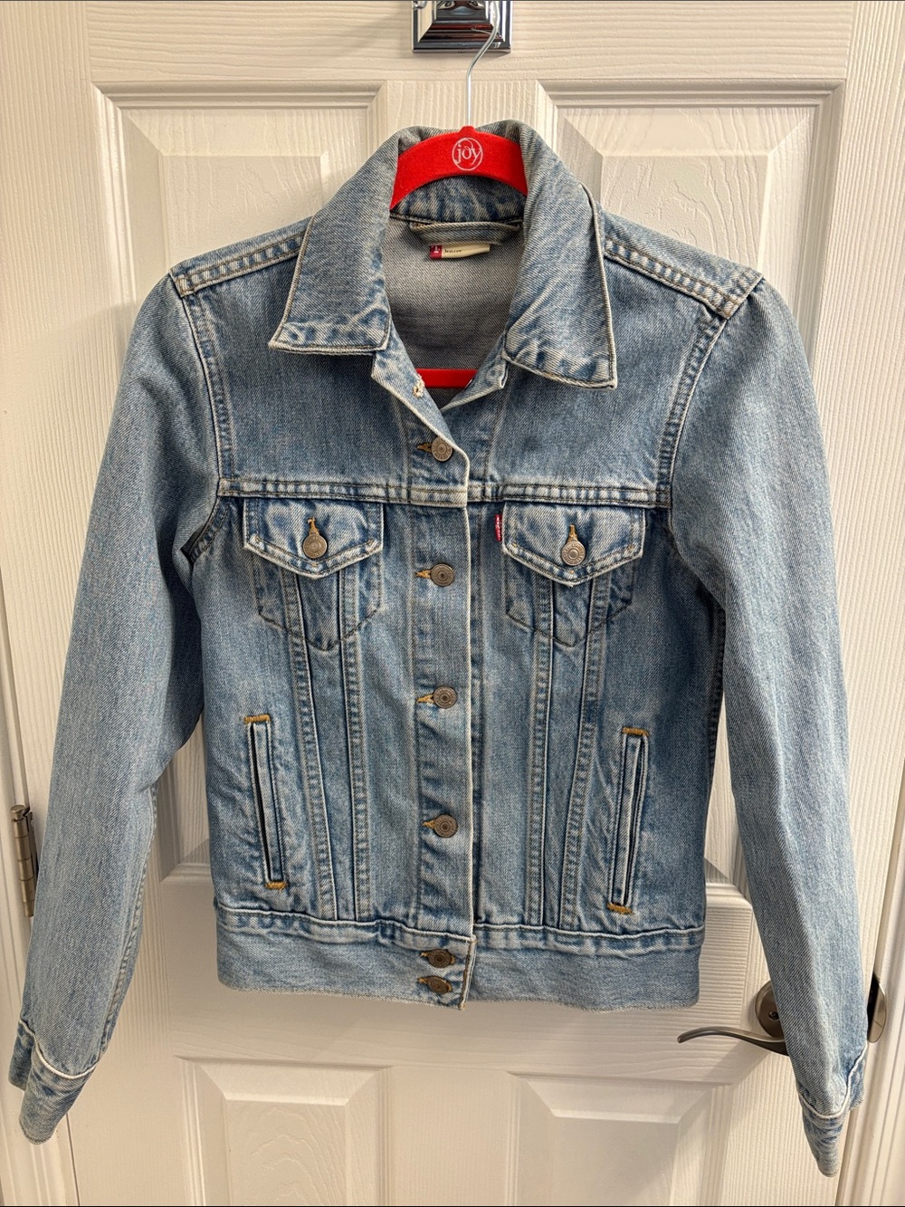 Women's LEVI Classic Light Wash Denim Jacket - Size Medium